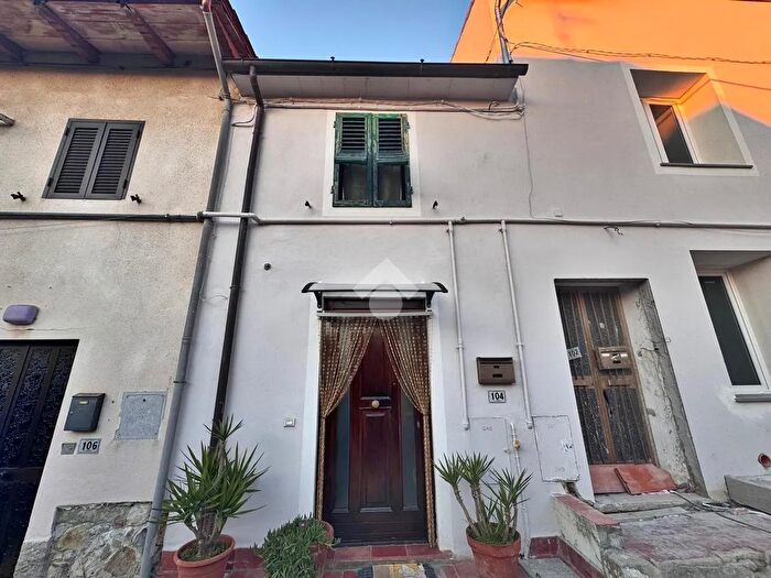 Casa quadrilocale in vendita in Via Morecci, Montemurlo