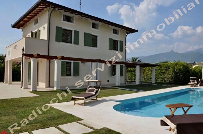 Casa con 5 locali in vendita in Via Ammiraglio Morin a, Forte Dei Marmi