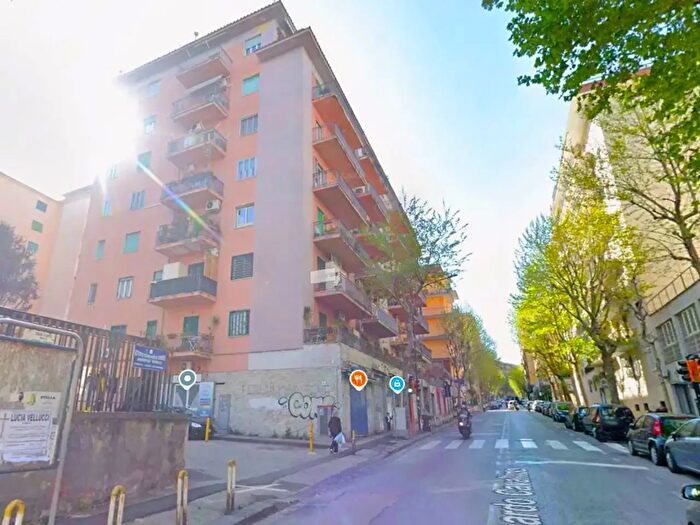 Appartamento trilocale in vendita in Napoli
