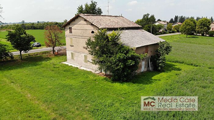Casa con 12 locali in vendita in Via Bastiglia, Cadelbosco Di Sopra