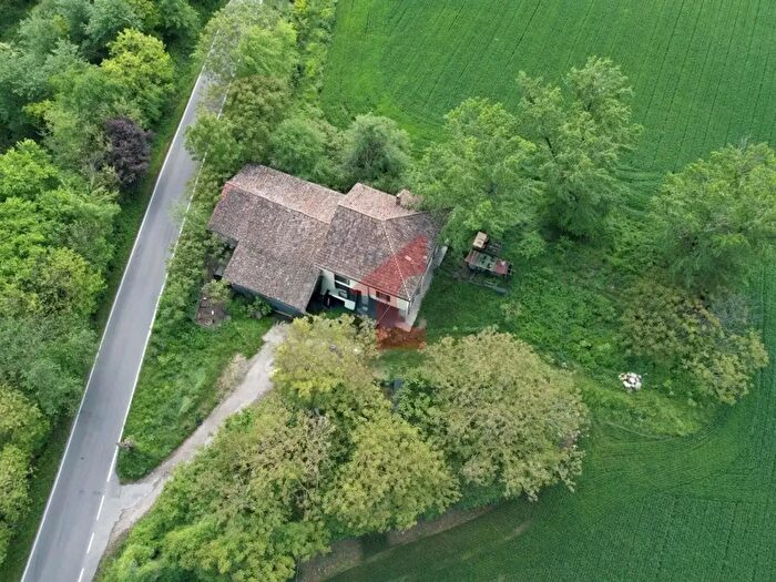 Casa con 5 locali in vendita in Strada Argini Enza, Parma