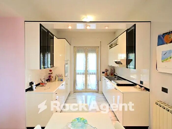 Casa con 6 locali in vendita in Via del Colle, Aprilia