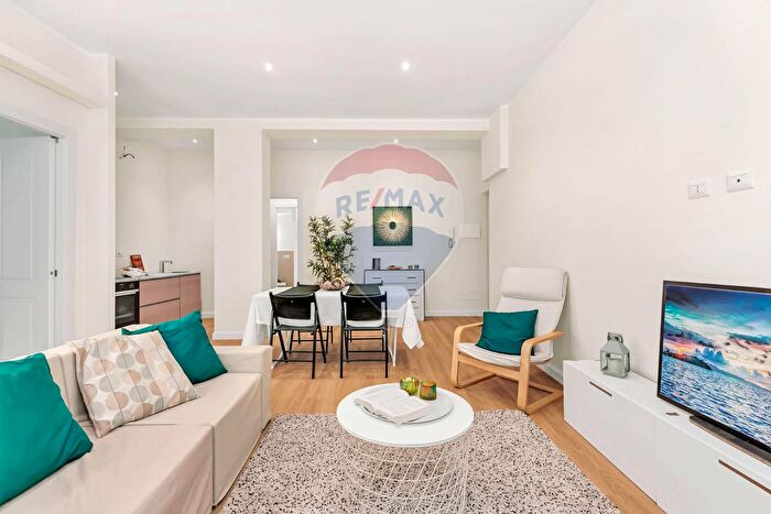 Appartamento trilocale in vendita in Via Vespri Siciliani, Milano