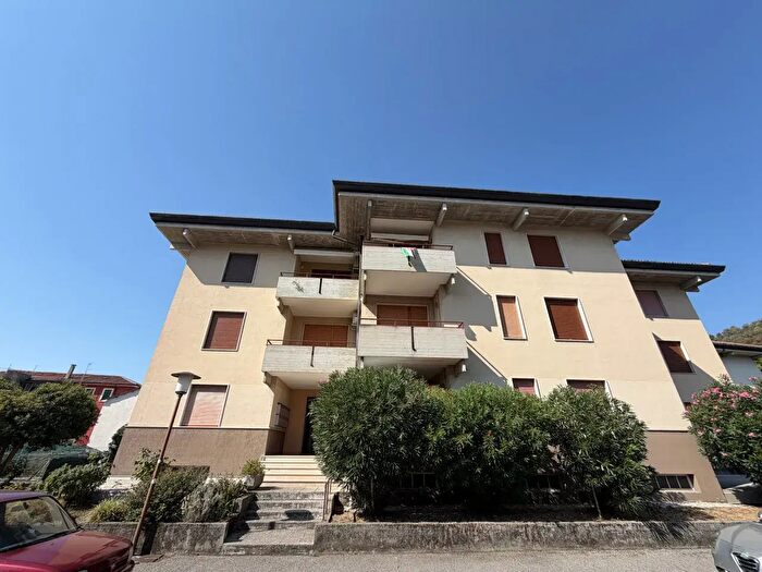 Appartamento trilocale in vendita in Via Perini, Vittorio Veneto