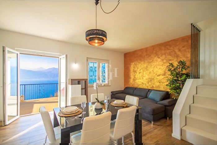 Casa quadrilocale in vendita in Torri Del Benaco