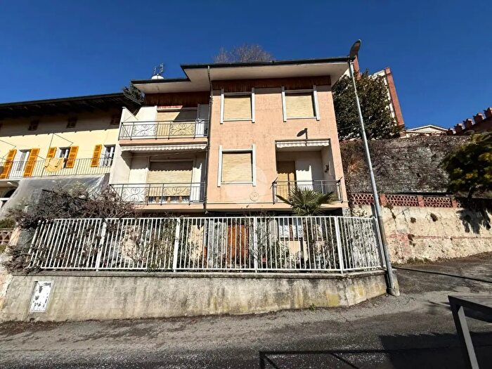 Casa con 9 locali in vendita in Via XX Settembre, Azeglio