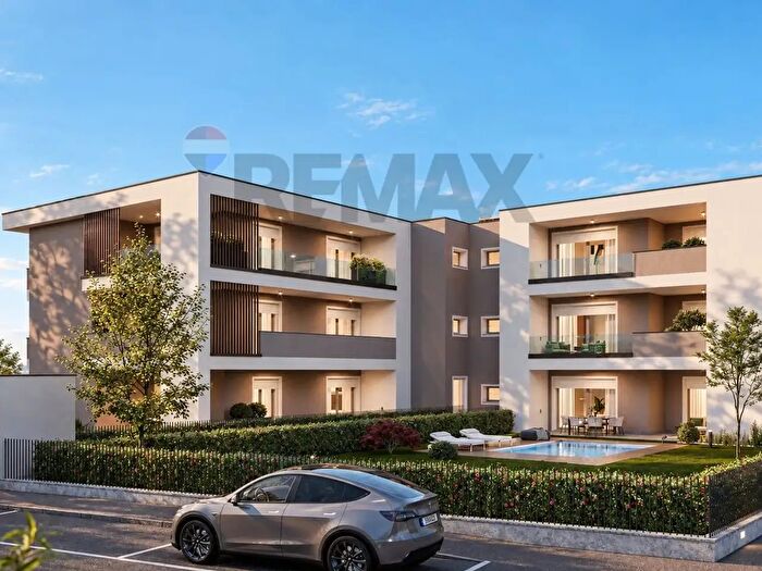 Appartamento trilocale in vendita in Via Meucci, Roncello
