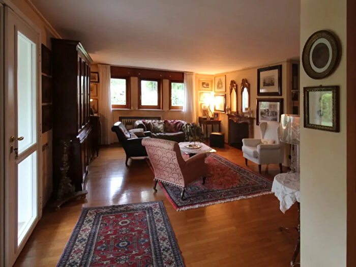 Casa con 6 locali in vendita in Reggio nell'Emilia