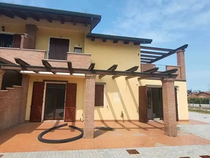 Casa con 5 locali in vendita in Cesena