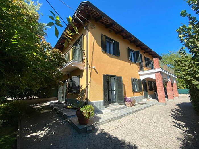 Casa con 6 locali in affitto in Strada Castelvecchio, Santa Brigida, Moncalieri
