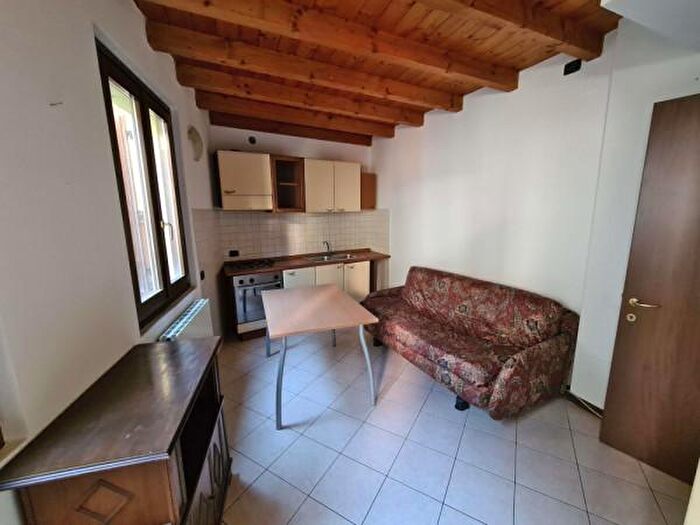 Appartamento bilocale in vendita in Via Crocifisso, Gazzaniga