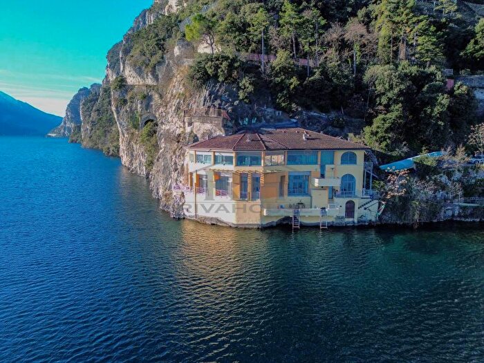 Appartamento trilocale in affitto in Centro, Riva del Garda