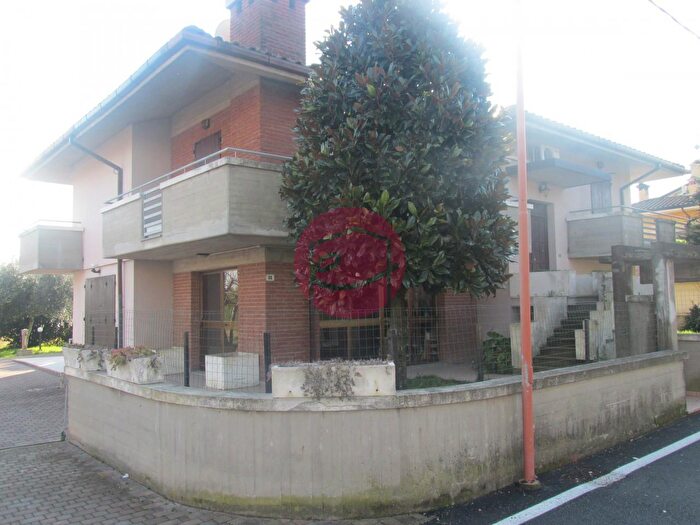 Casa con 5 locali in vendita in Cesena
