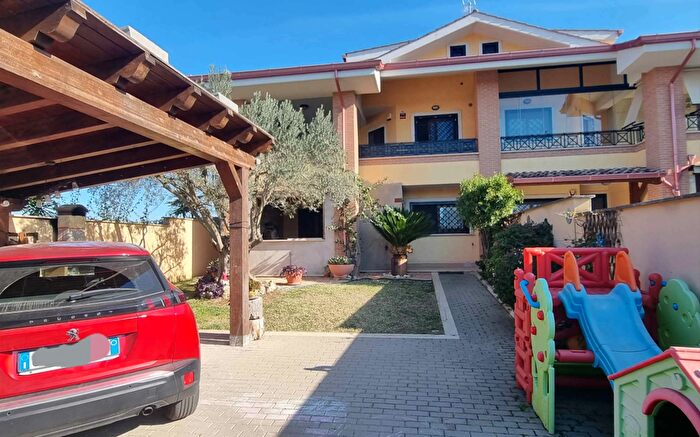 Appartamento bilocale in vendita in Via Giuseppe Saracco, Pomezia