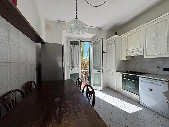 Appartamento con 8 locali in vendita in Rosignano Marittimo