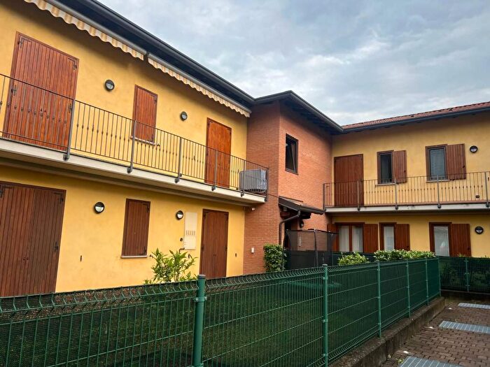 Appartamento trilocale in affitto in Viale Italia, Vighizzolo Cascina Varenna, Cantù