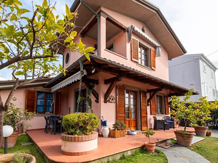 Casa con 5 locali in affitto in Via del Paradiso B, Centro, Forte dei Marmi