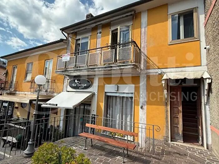 Appartamento con 6 locali in vendita in Piazza Armando Diaz, Colli Sul Velino