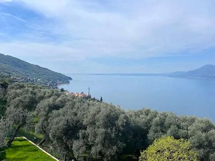 Casa con 6 locali in vendita in Torri Del Benaco