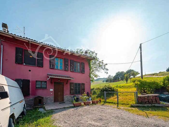 Casa con 6 locali in vendita in Miano, Medesano