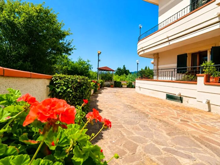 Appartamento quadrilocale in vendita in Via Ciri b, Larciano