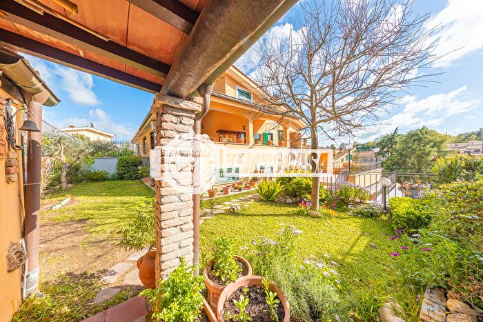 Casa quadrilocale in vendita in Fiumicino