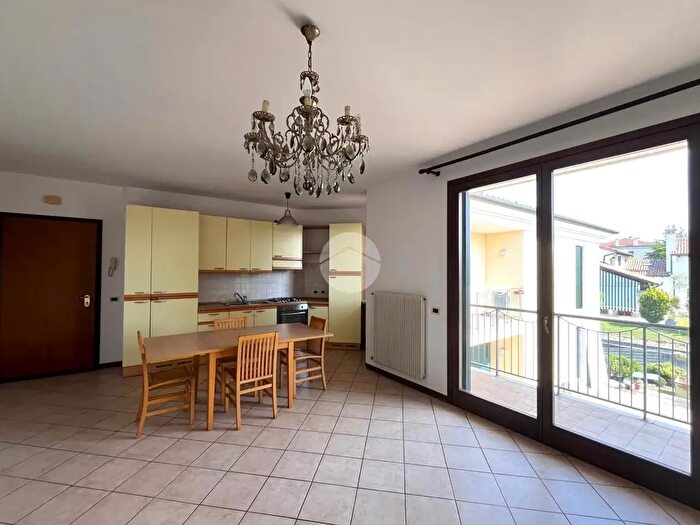 Appartamento trilocale in vendita in Via Molinella, Silea