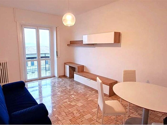 Appartamento trilocale in affitto in piazza Durante, Pasteur, Milano