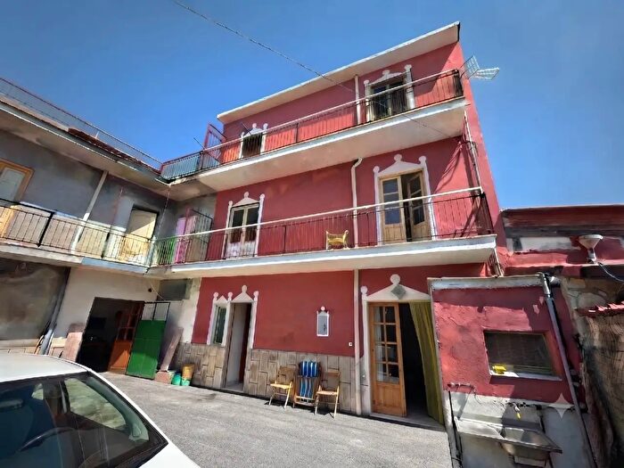Casa trilocale in vendita in Via Taglialatela, Mondragone