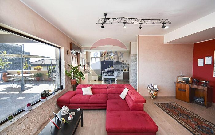 Appartamento con 6 locali in vendita in Via Sebastiano Catania, Catania