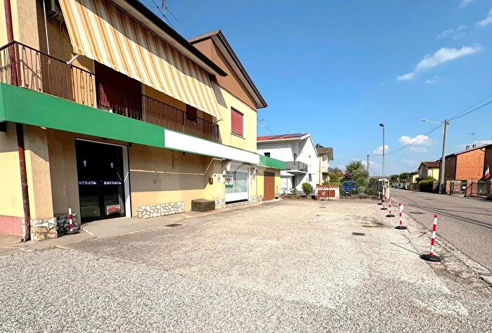 Appartamento bilocale in vendita in Via Cerri, Goito