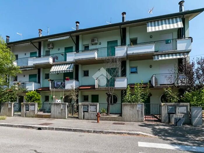 Casa quadrilocale in vendita in Viale Arno, Cesenatico