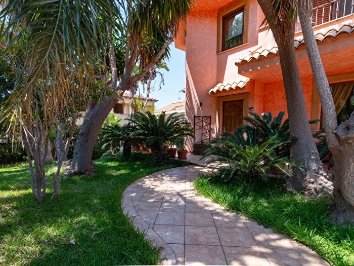 Casa con 9 locali in vendita in Isola Delle Femmine