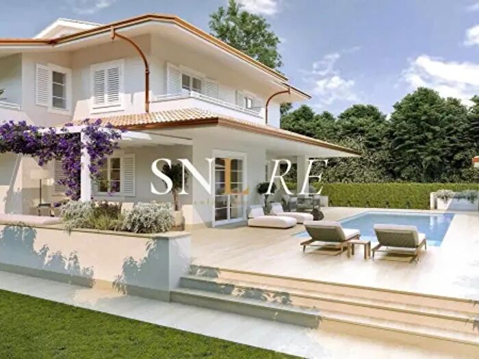 Casa con 6 locali in vendita in Via Palmiro Togliatti, Forte Dei Marmi