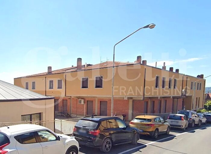 Casa trilocale in vendita in Via Risorgimento, Gubbio