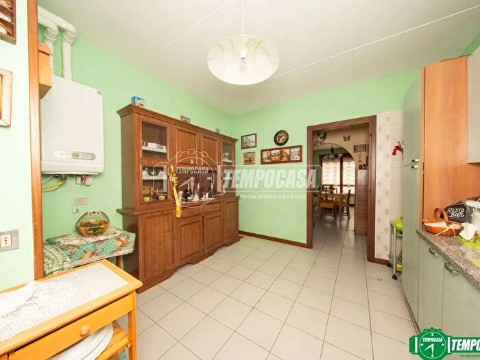 Appartamento quadrilocale in vendita in Via Monte Nero, Arona