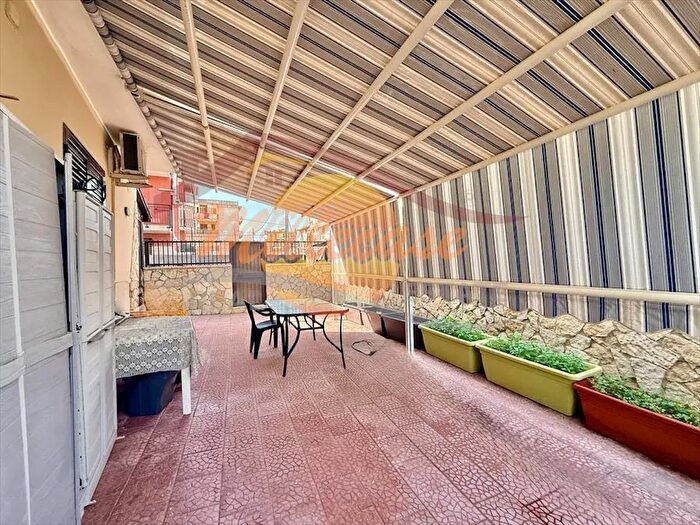 Appartamento con 6 locali in vendita in Via Svizzera, Siracusa