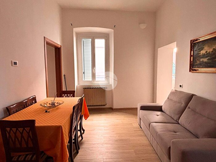 Appartamento trilocale in vendita in Viale Curio Dentato, Terni