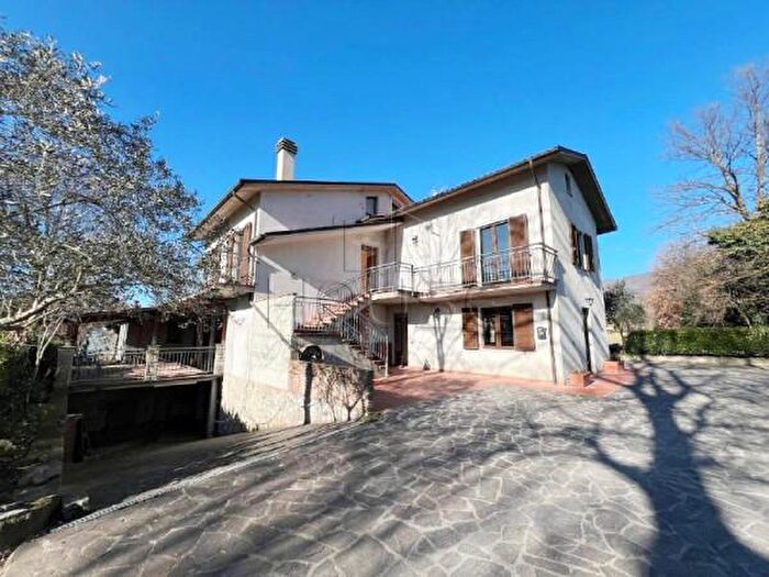 Casa con 6 locali in vendita in Strada Vicinale Pocaia La Fiora, Sansepolcro