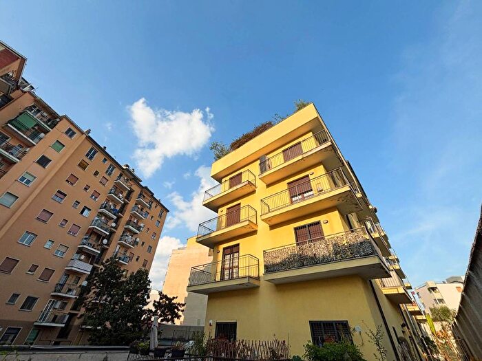 Appartamento monolocale in affitto in Via Ambrogio Binda, Barona, Milano