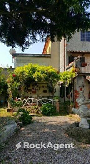 Casa con 6 locali in vendita in Stradella