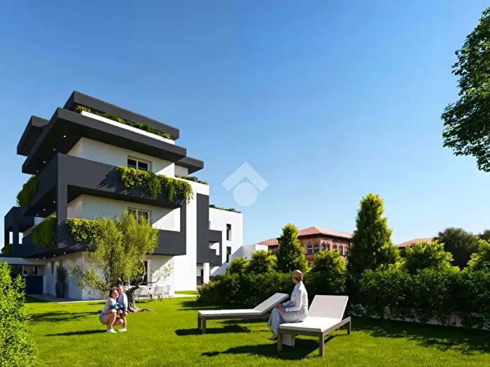 Appartamento trilocale in vendita in Via Vecchia, Padova