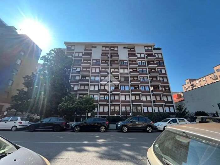 Appartamento monolocale in affitto in Via S Benigno, Milano