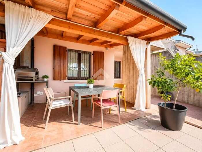 Casa quadrilocale in vendita in Via Ponte Fabbro, Cologne