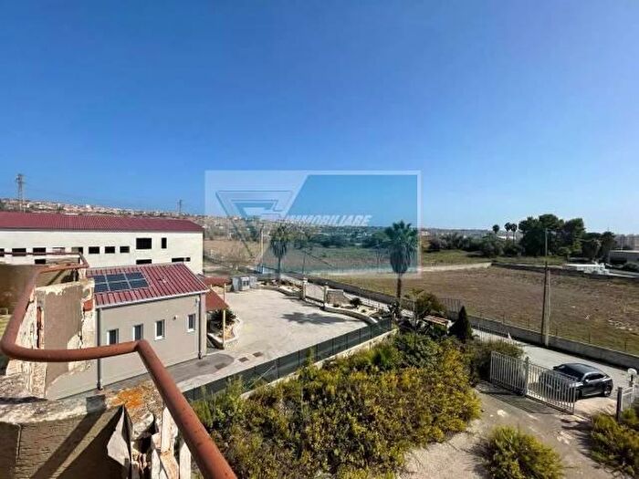 Casa con 6 locali in vendita in Augusta