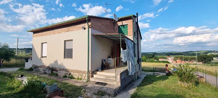 Casa con 7 locali in vendita in Marsciano