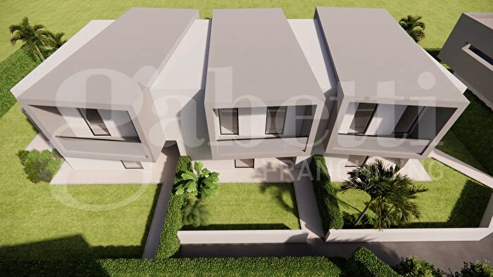 Casa quadrilocale in vendita in Via Kennedy Snc, Marino