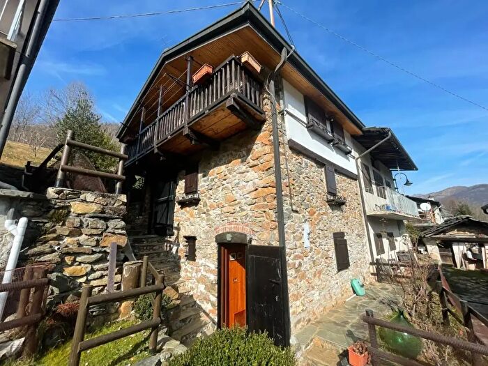 Casa bilocale in affitto in Frazione Tese, Traves
