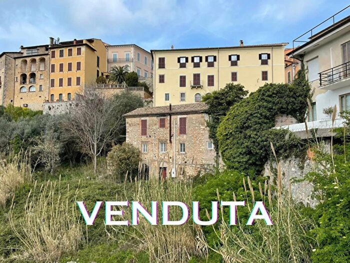 Casa trilocale in vendita in Via delle Volte Arpino Frosinone, Arpino