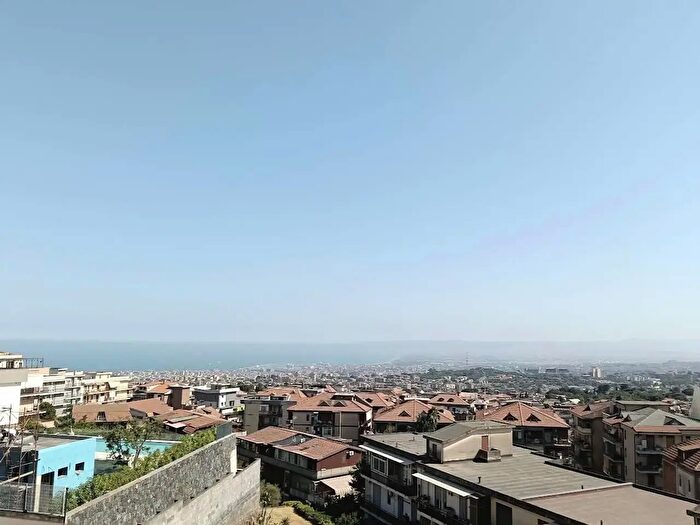Appartamento con 6 locali in vendita in Viale Dellautonomia, Gravina Di Catania